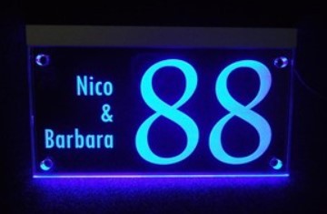 Gegraveerd huisnummer met led verlichting