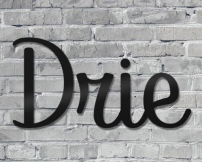 Zwart geschreven huisnummer op maat gemaakt