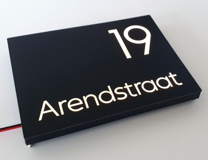 Zwart Huisnummerbord met witte LED verlichting